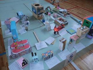 リサイクル工作作品展の展示風景の画像2