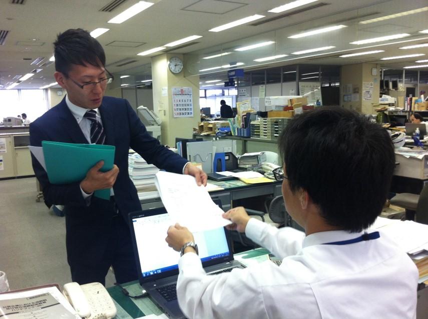 下水道業務課 村田耕一さんの仕事風景