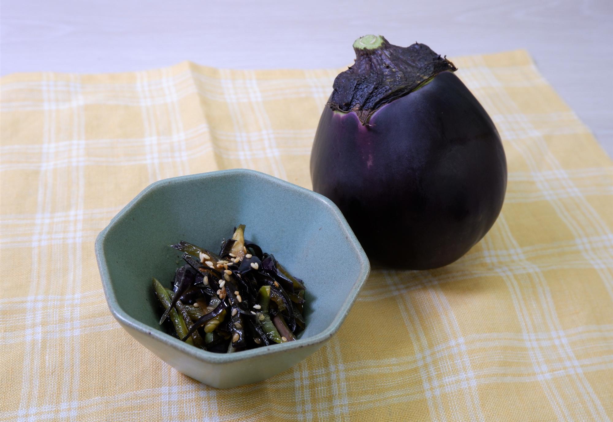 皮が主役！なすのきんぴら