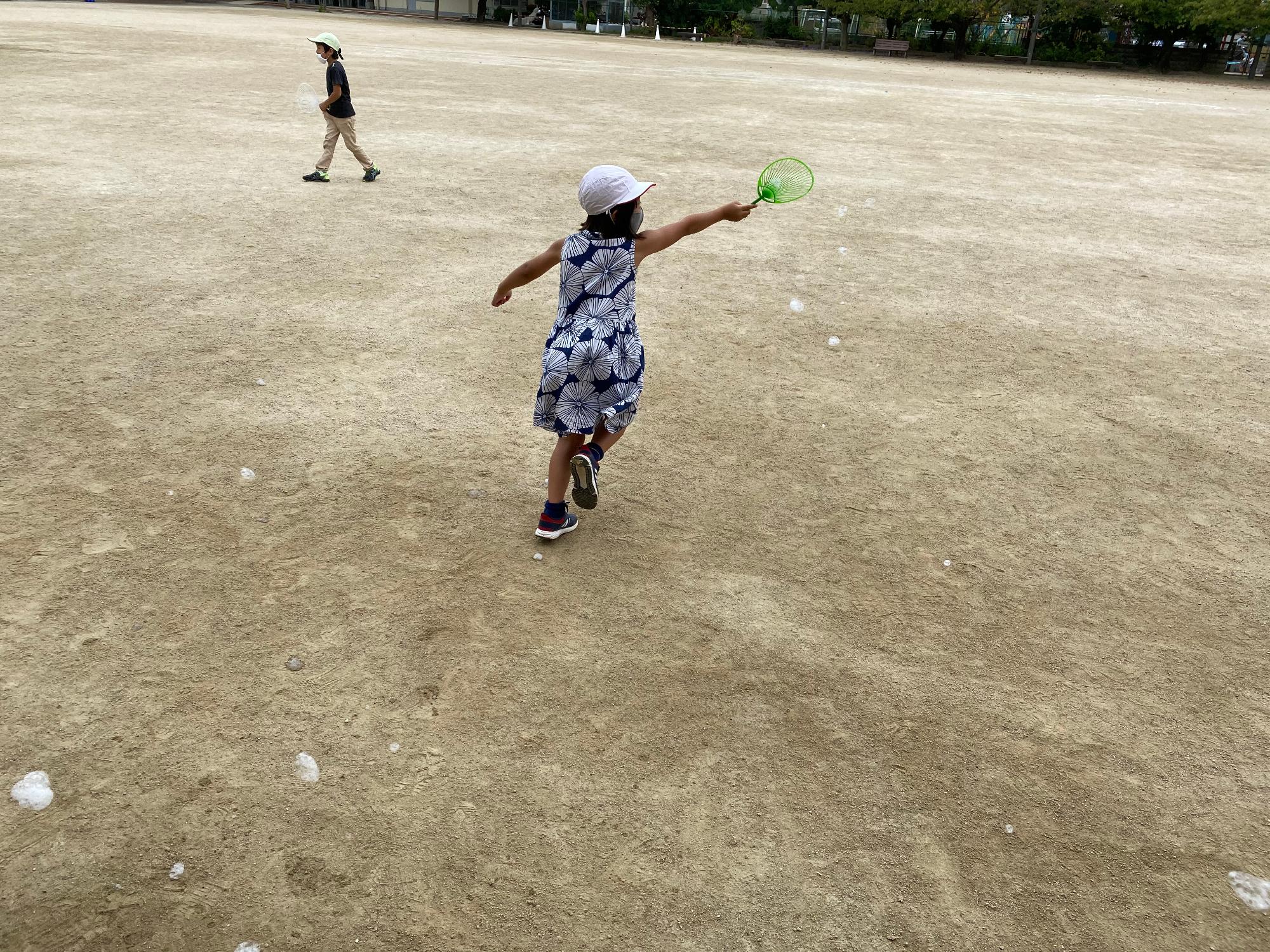 シャボン玉遊びの様子