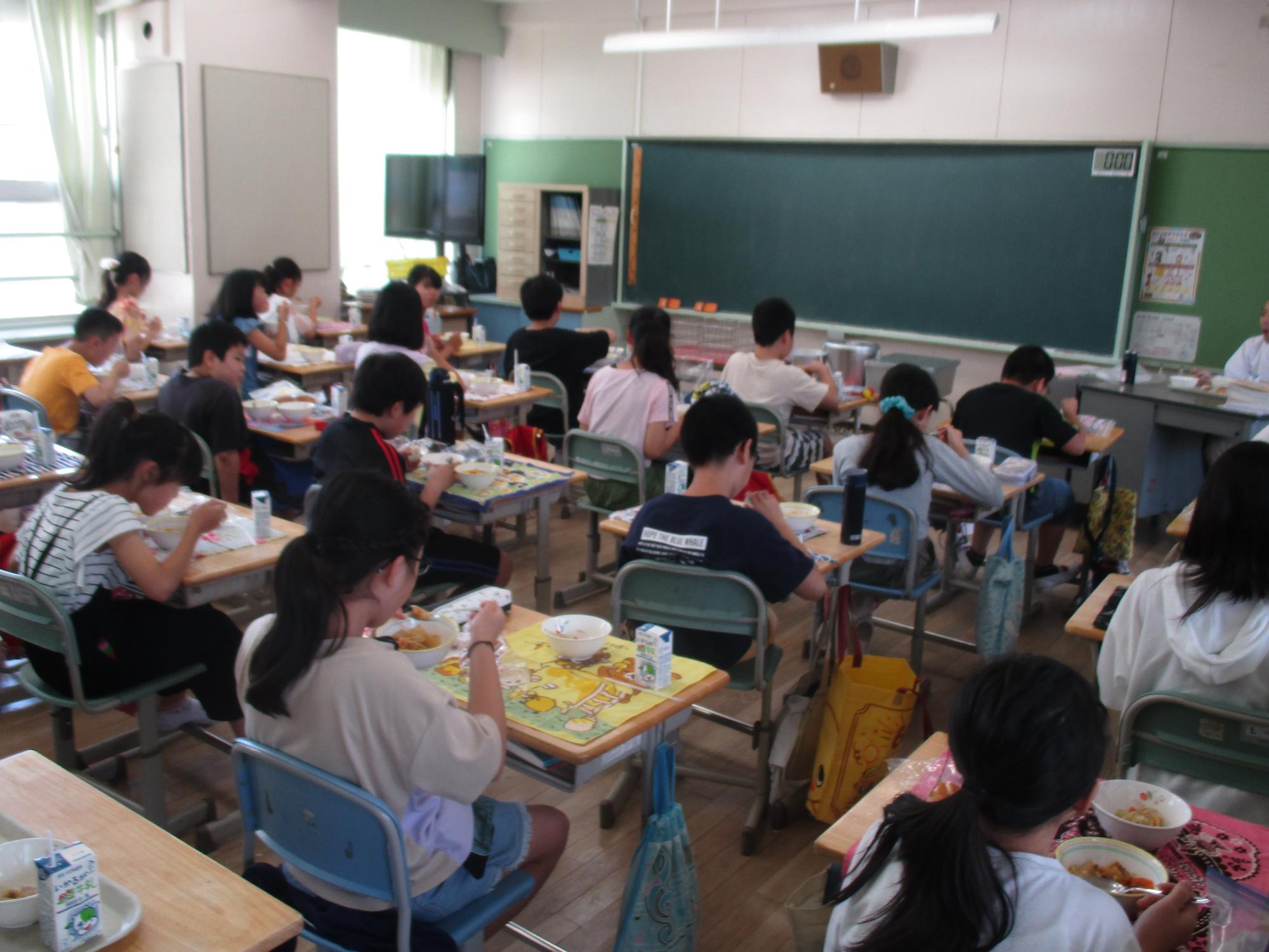 給食