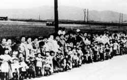 昭和30年頃の稚児行列・現在の正雀一津屋線の写真