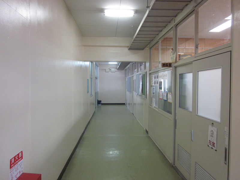 保健室前廊下