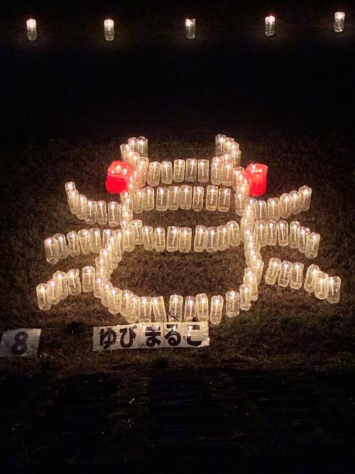 白い光で作られたクワガタムシ。目だけ赤い光