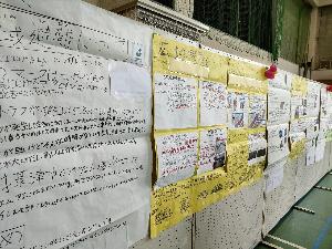 鳥飼小・鳥飼東小の子どもたちによる広域避難の展示パネル