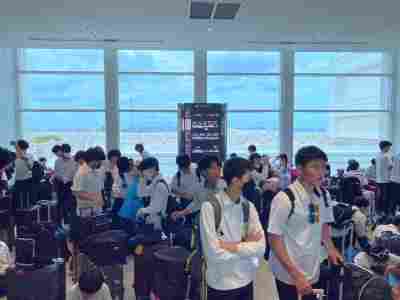 那覇空港にて