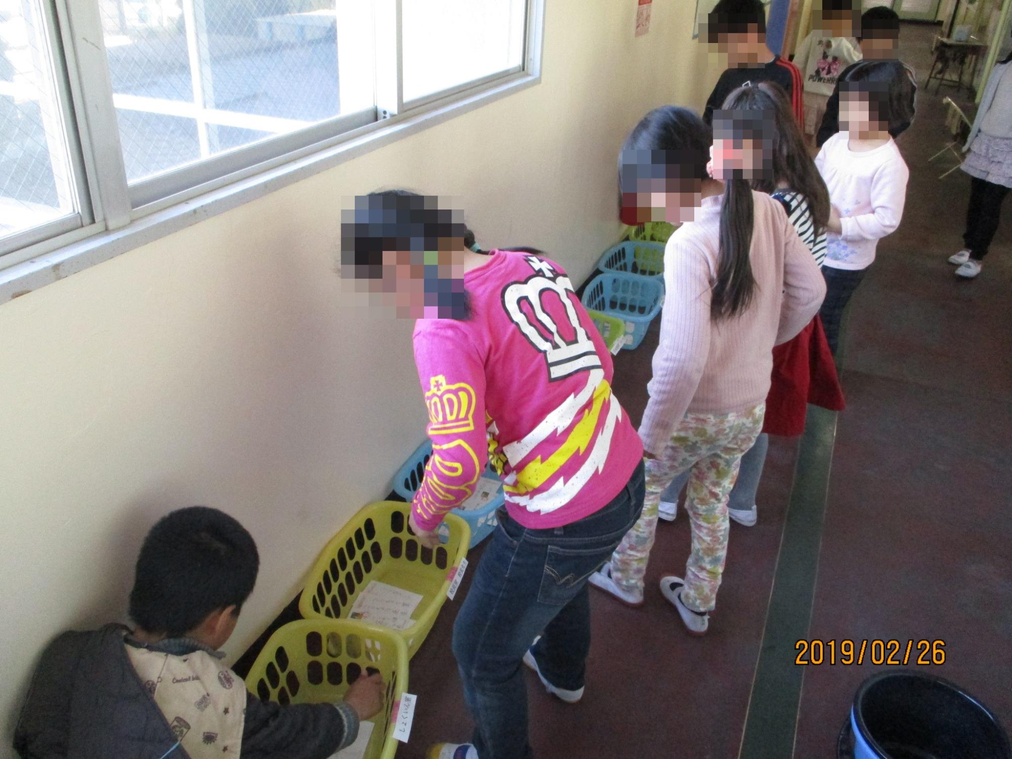 廊下での2年生の様子